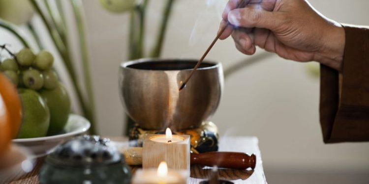 El ritual de magia blanca que llama a la abundancia: los elementos que necesitás y el paso a paso para hacerlo