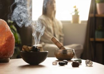 El ritual que elimina malas energías: qué planta aromática hay que usar