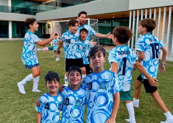 El tierno posteo de Lionel Messi con sus hijos festejando un campeonato en Rosario