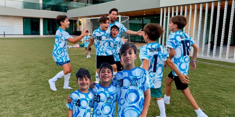 El tierno posteo de Lionel Messi con sus hijos festejando un campeonato en Rosario