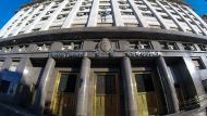 El Gobierno consiguió el 65% de adhesión al canje de deuda y pateó vencimientos