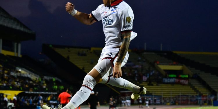 Estudiantes cerró su tercer refuerzo