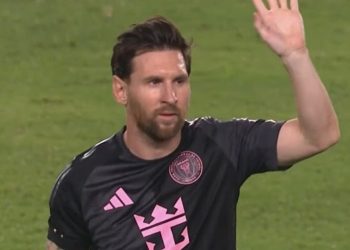Furor por Messi en Perú: ovación en cada pelota que tocó, hinchas con su camiseta y locura por obtener un saludo suyo