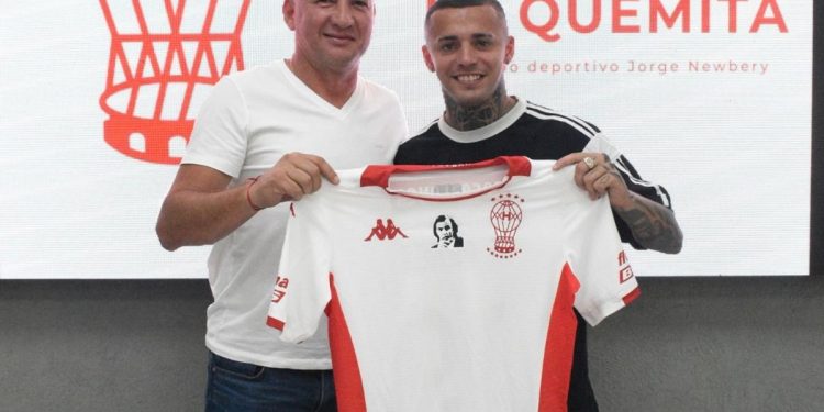 Ganó la Sudamericana con Racing y fue presentado como nuevo refuerzo de Huracán