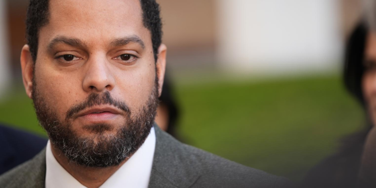 La Generalitat quiere multar a Garriga por un comentario contra un abogado de origen marroquí