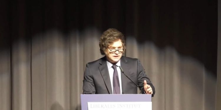 Javier Milei confirmó que este año levantará el cepo al dólar: “Un mamarracho”