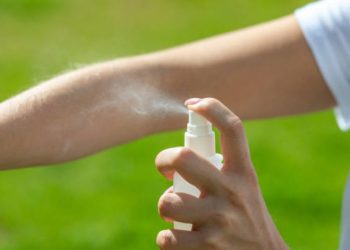 La ANMAT prohibió la venta de repelentes y varios artículos de limpieza: la lista completa