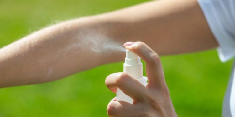 La ANMAT prohibió la venta de repelentes y varios artículos de limpieza: la lista completa