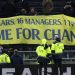 La bandera de protesta de los hinchas del Tottenham: “24 años, 16 técnicos, 1 trofeo…”