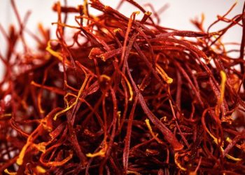 La especia que proporciona colágeno y magnesio que ayuda a rejuvenecer la piel y fortalece la memoria