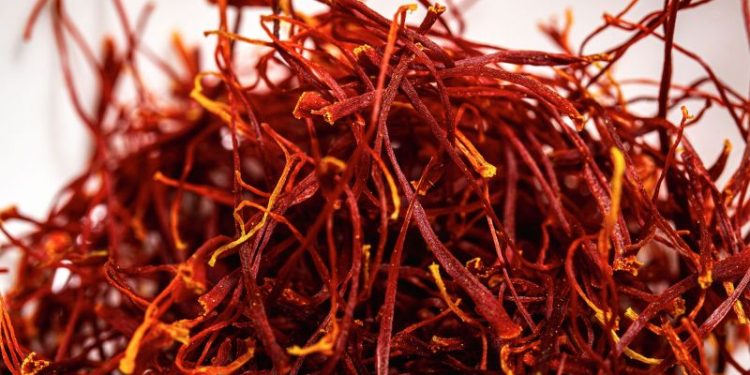 La especia que proporciona colágeno y magnesio que ayuda a rejuvenecer la piel y fortalece la memoria