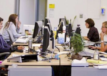 La IA redefine el empleo: las 10 profesiones que tendrán más demanda en los próximos años y las que desaparecerán