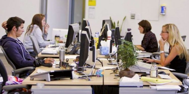 La IA redefine el empleo: las 10 profesiones que tendrán más demanda en los próximos años y las que desaparecerán