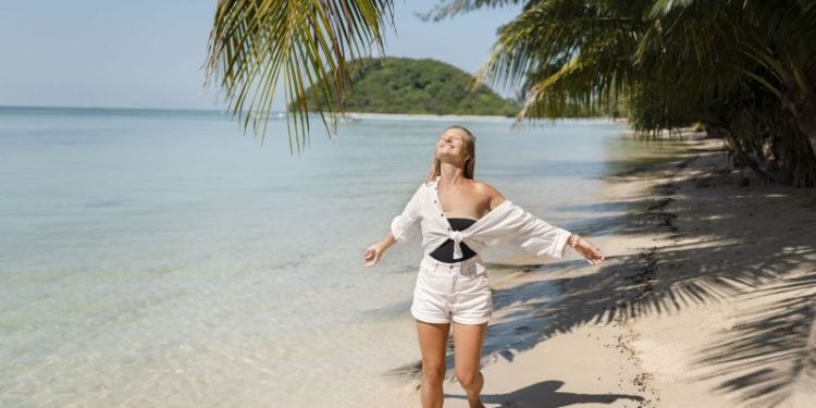 La única playa de Latinoamérica que está entre las 10 mejores del mundo: cuánto sale el pasaje de avión hasta ahí