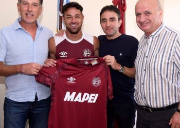 Lautaro Acosta le puso la firma a la ilusión de un récord histórico y se vestirá de Granate todo el 2025