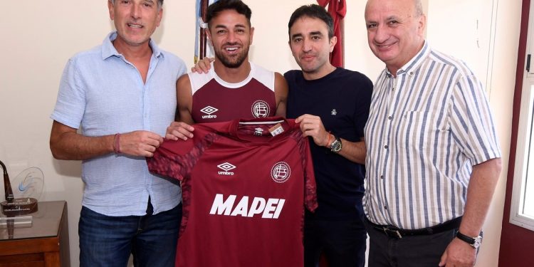 Lautaro Acosta le puso la firma a la ilusión de un récord histórico y se vestirá de Granate todo el 2025