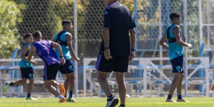 Los 11 que probó Costas en al formación de Racing para recibir a Belgrano