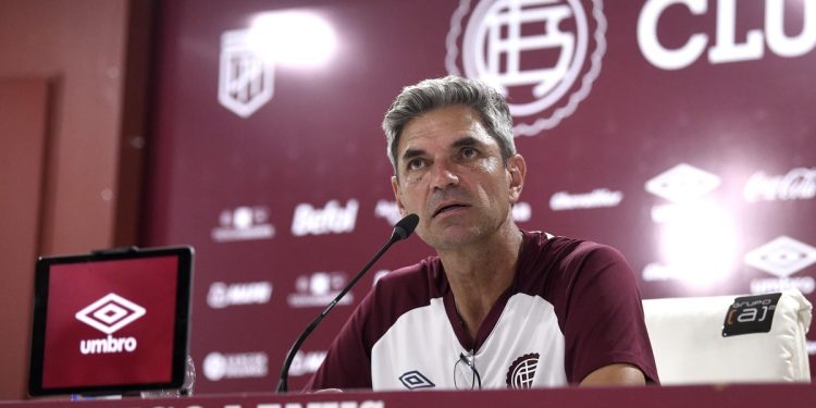 Mauricio Pellegrino: su debut ante Riestra, el equipo y los refuerzos
