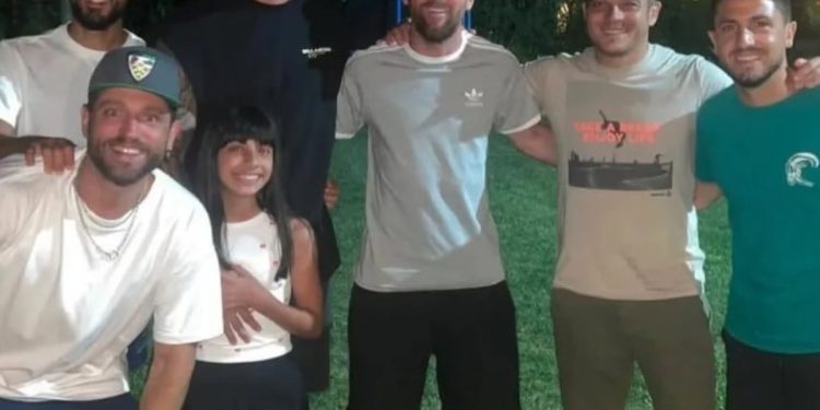 Messi se reencontró con sus compas de las infantiles de Newell’s