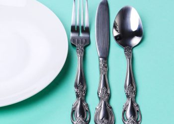 Ni aluminio ni químicos: la forma más efectiva para limpiar los cubiertos y objetos de plata