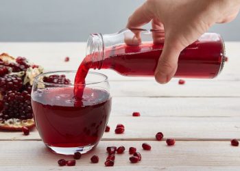 No es el agua: las tres bebidas que limpian las arterias y reducen el colesterol