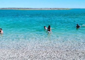 No hace falta ir al Caribe: las 3 playas argentinas con el agua más cristalina y cálida de todo el país