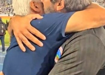 Padre contra hijo: los técnicos Corti se enfrentaron en El Salvador