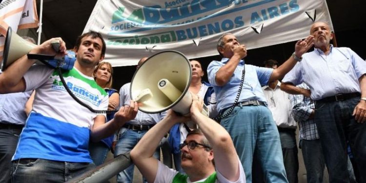 Paritaria bancaria con nuevo aumento: a cuánto llegará el salario en febrero y cómo quedan las escalas