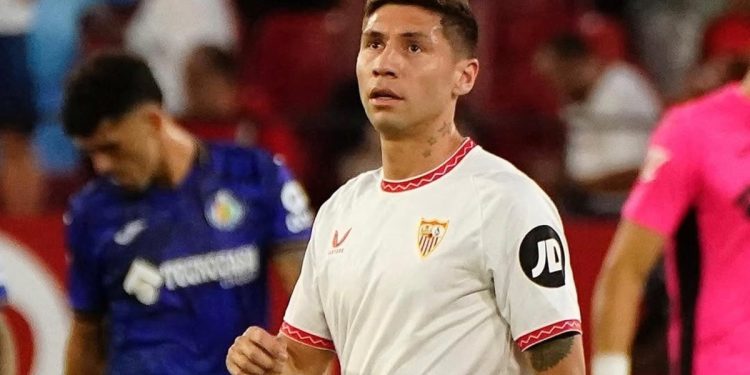 Pese a la negociación abierta con River, Montiel fue citado otra vez en Sevilla