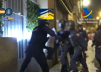 Cae una tríada china dedicada a vender mujeres para explotación sexual y el tráfico de drogas como ‘el agua de Dios’