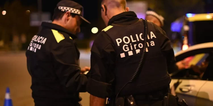 La policía echa a los propietarios de su casa para devolvérsela a unos okupas en Gerona: «La humillación fue máxima»