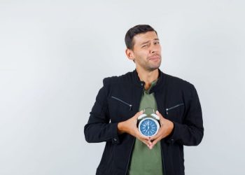 Por qué hay personas impuntuales y qué significa llegar tarde a todos lados, según la psicología