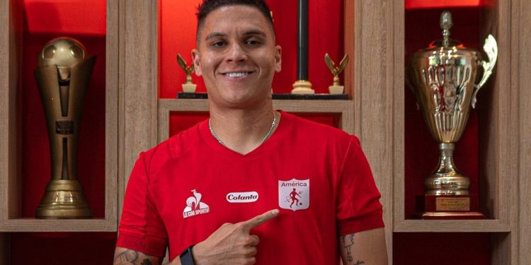 Qué dijo Juanfer Quintero sobre Racing durante su presentación en América de Cali