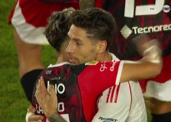 Recuerdo Mundial: hasta los de Instituto abrazaron a Montiel