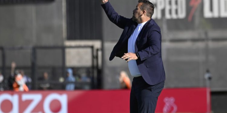 Riestra y San Martín de San Juan se enfrentan en el Bajo Flores