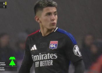 Thiago Almada debutó con la camiseta del Lyon en el empate 1-1 ante Nantes