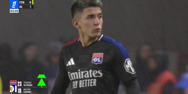 Thiago Almada debutó con la camiseta del Lyon en el empate 1-1 ante Nantes