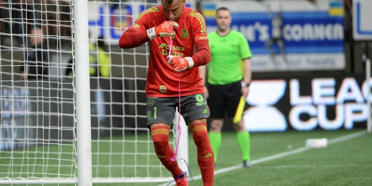 Todas las locuras de Nahuel Guzmán, el arquero que busca Boca