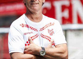 Troglio con Olé: “Hoy la condena de los jugadores son las redes”