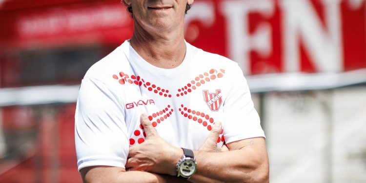 Troglio con Olé: “Hoy la condena de los jugadores son las redes”