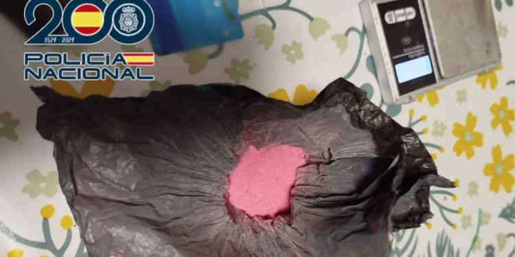 Detenidos por vender cocaína rosa, éxtasis y hachís en un bar de Benidorm