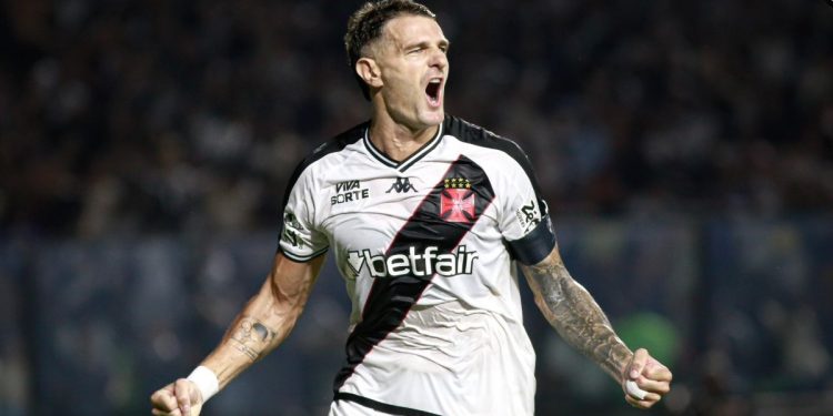 Video: el insólito gol de Vegetti para Vasco da Gama
