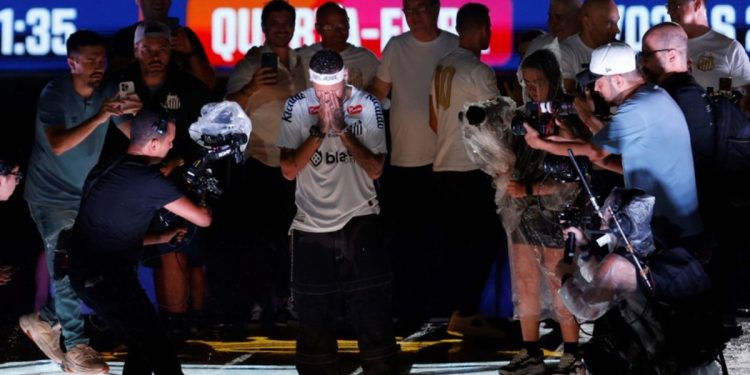 Video: el llanto de Neymar en su presentación en el Santos