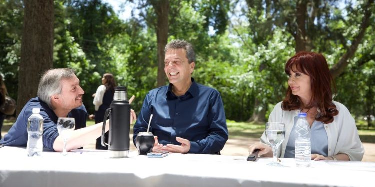 Encuesta con info económica que dejaría al kirchnerismo rezagado en la carrera electoral 2025