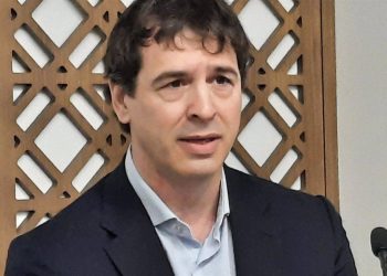 El Gobierno sale en tromba a defender al hermano de Sánchez tras su renuncia en la Diputación de Badajoz: «Es una cacería ultraderechista»