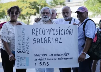 Familiares de gendarmes denuncian precariedad salarial y condiciones indignas de trabajo. Temen represalias