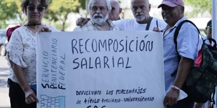 Familiares de gendarmes denuncian precariedad salarial y condiciones indignas de trabajo. Temen represalias