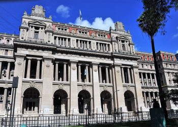 La sentencia firme y no hay tres instancias