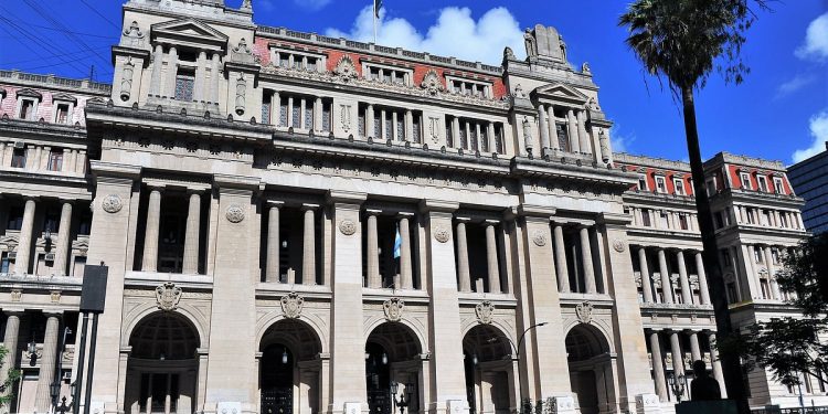 La sentencia firme y no hay tres instancias