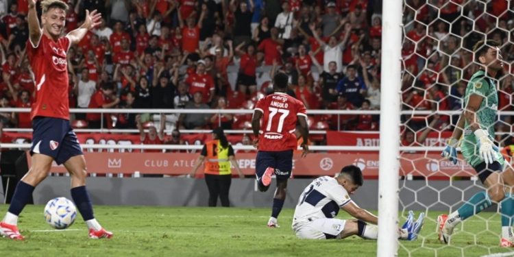 Álvaro Angulo, la “Pantera Negra” de Independiente, marcó su primer gol